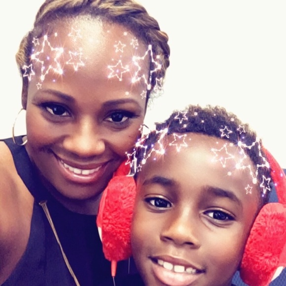 Meet your Posher, Adria - Picture 2 of 10